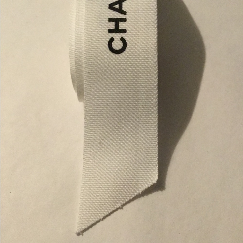 CHANEL - Picture 3 of 8